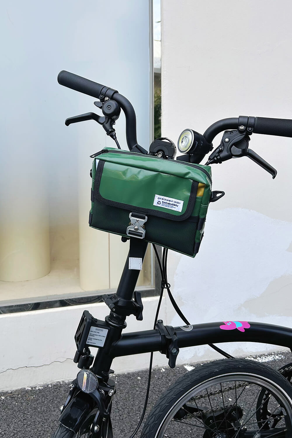 billboard_upcycling_bike_front_handlebar_bag_green