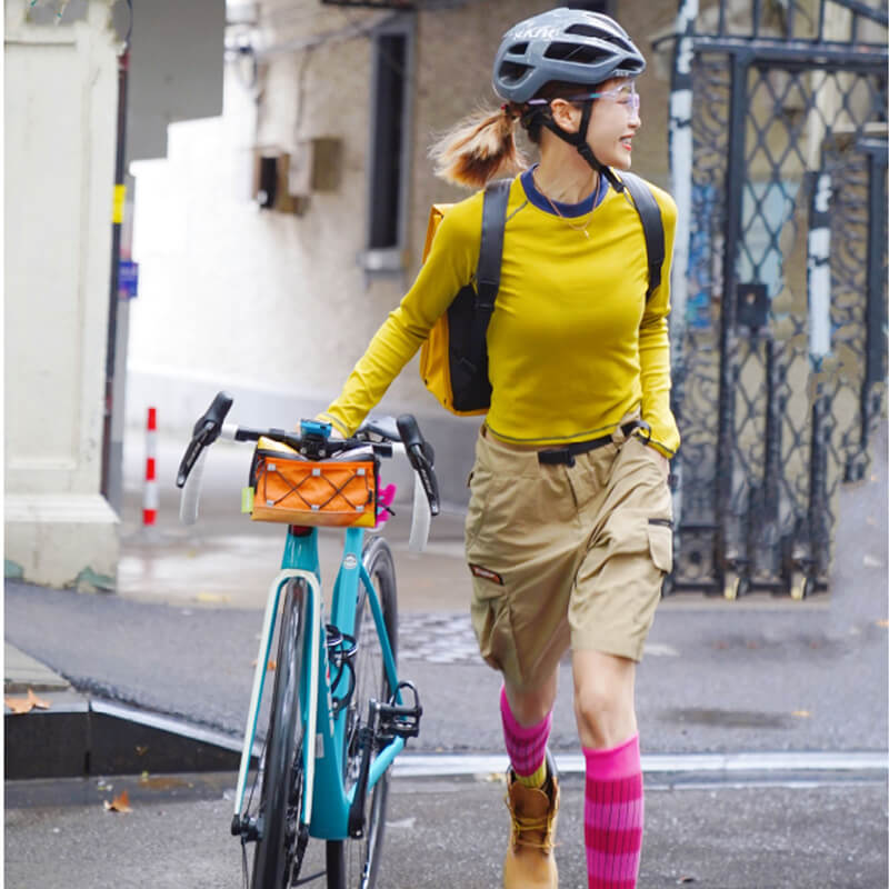 black-strap-waterproof-cycling-bag